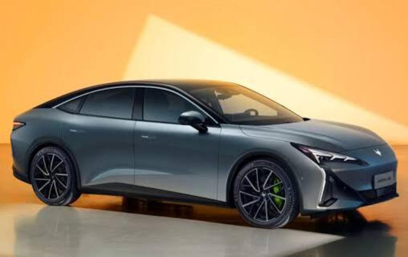 BAIC ArcFox αS5