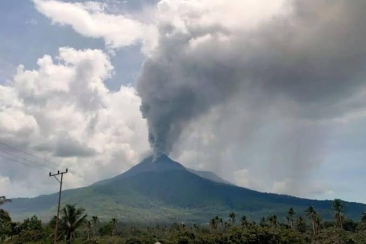 Gunung Lewetoki Laki Laki