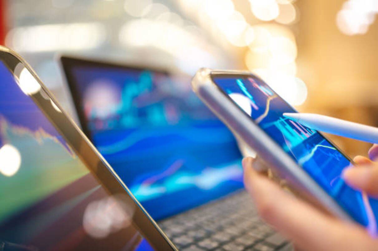 Price prediction price of stock-tech in downjones and dax
