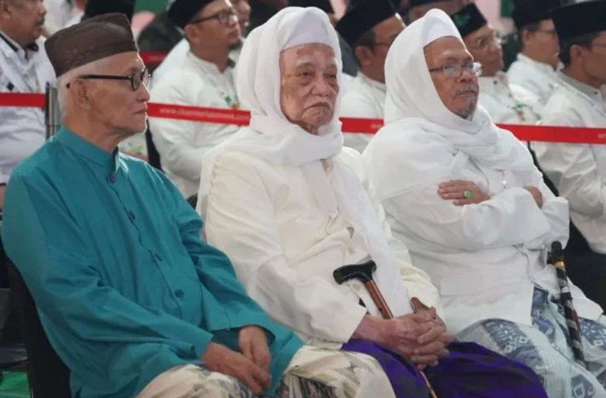 KH Anwar Manshur NU