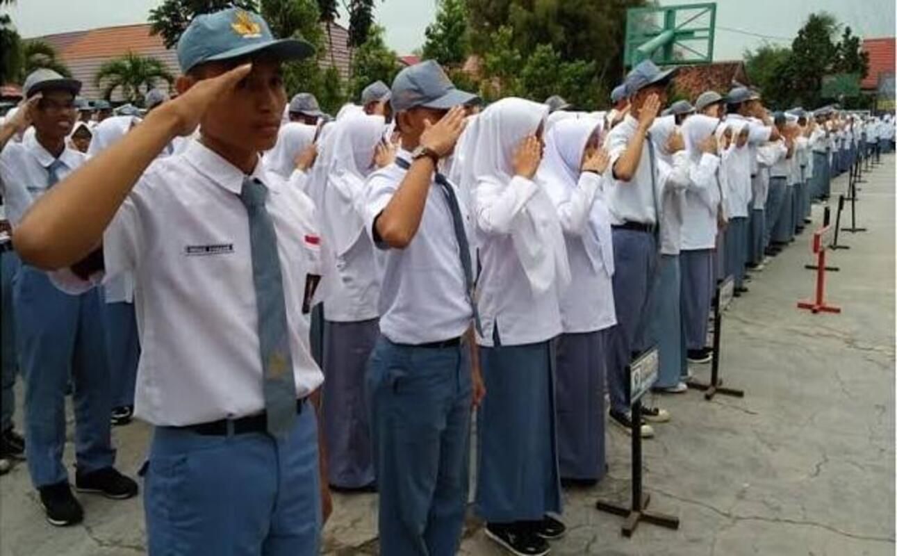 Siswa SMA Berbaris