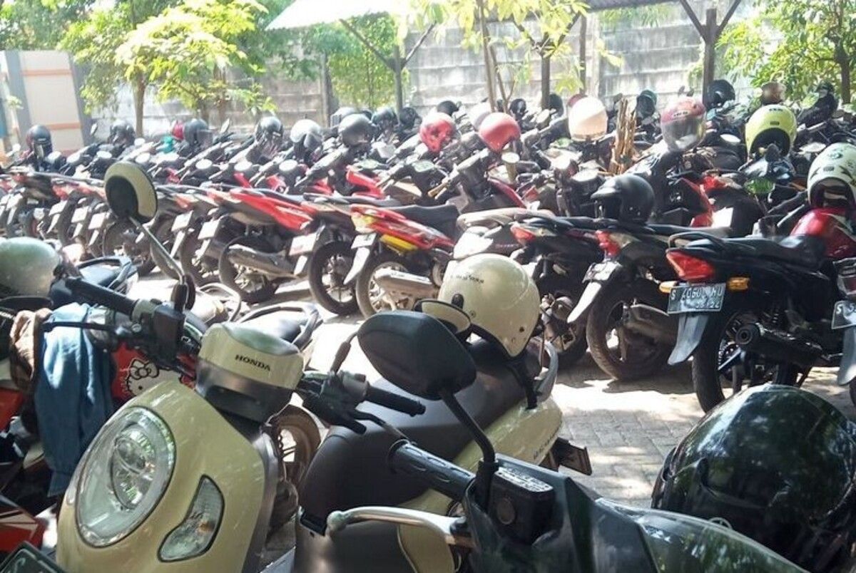 Parkiran Sepeda Motor