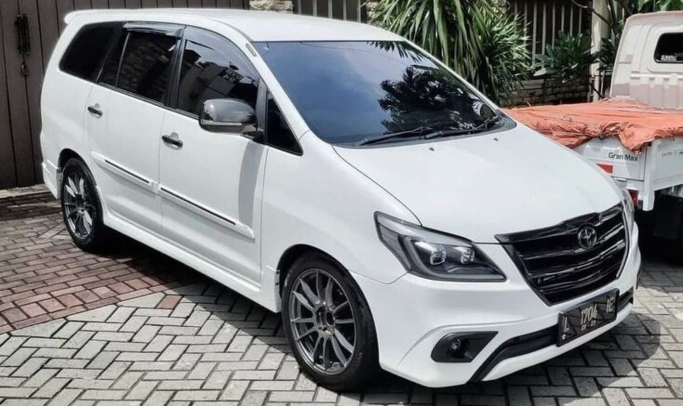 Kijang Innova Bensin