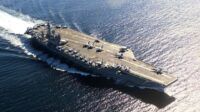 Kapal Induk USS Nimitz