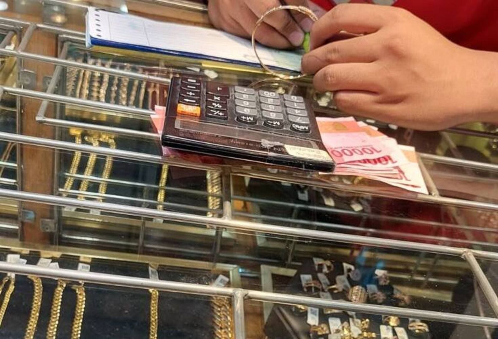 Toko jual beli emas