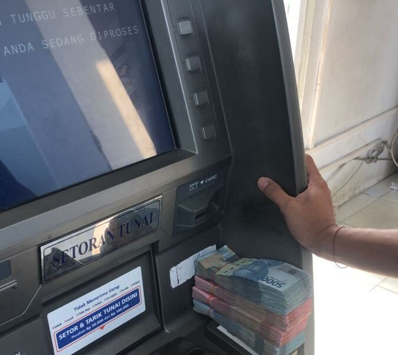 Anjungan Tunai Mandiri (ATM)