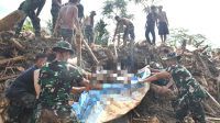 Evakuasi korban banjir Desa Aek Nadol Batang Toru Tapanuli Selatan