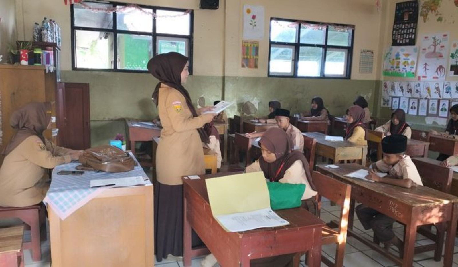 Guru Sekolah Dasar (SD)