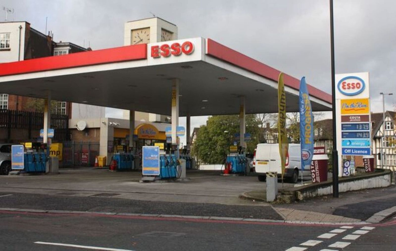 SPBU Esso Singapura SPBU Esso Singapura
