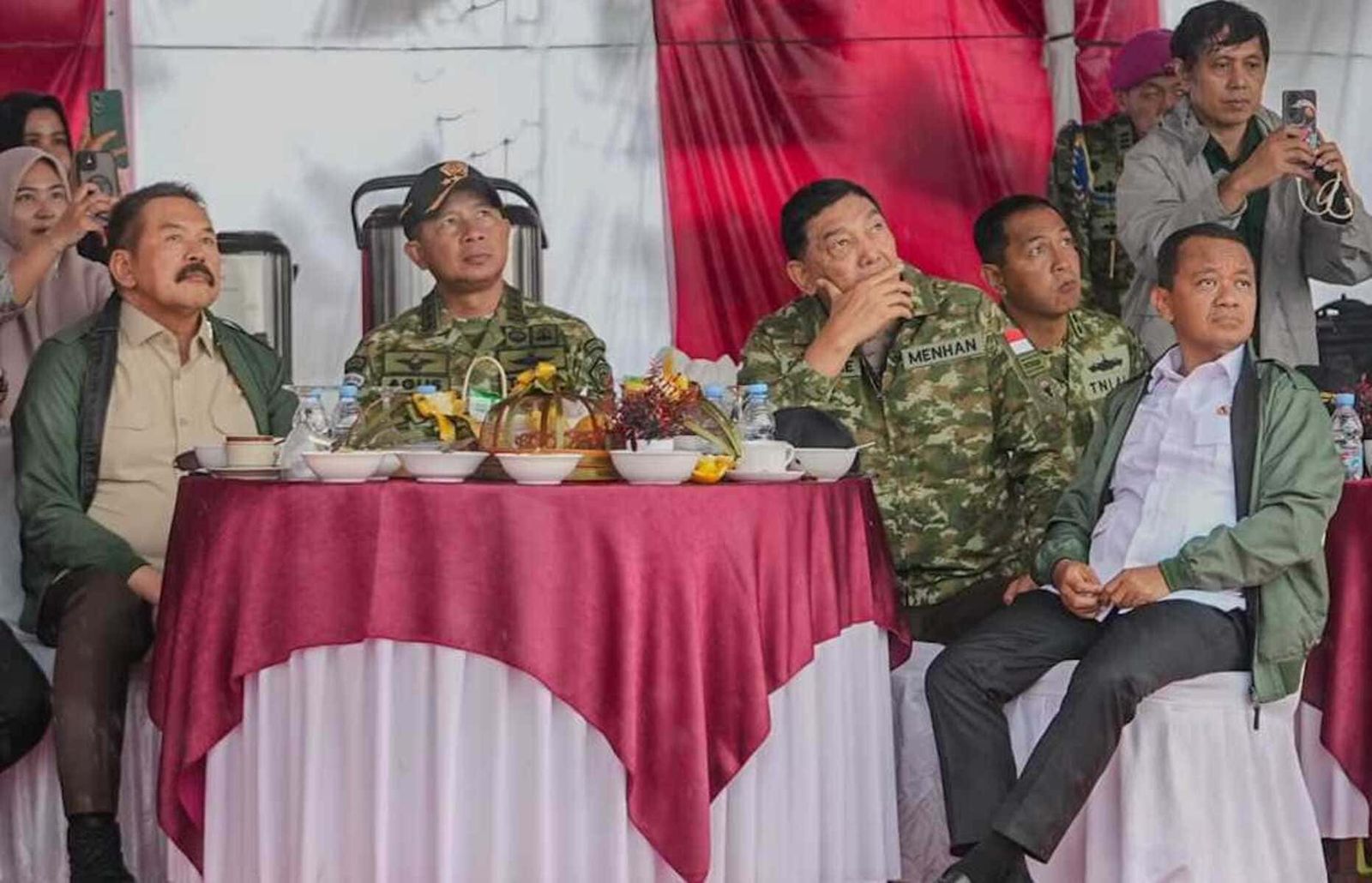 ST Burhanuddin Mengan Kapolri Agus Subiyanto Desa Lubuk Lingkuk, Lubuk Besar, Bangka Tengah itu dihadiri Jaksa Agung ST Burhanuddin, Menhan Sjafrie Sjamsoeddin, Panglima TNI Jenderal Agus Subiyanto, Menteri ESDM Bahlil Lahadalia, dan Kepala BPKP Muhammad Yusuf Ateh.