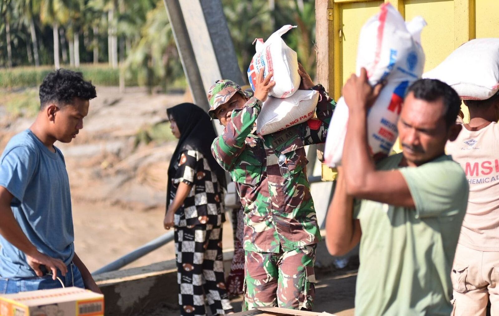 Banjir desa ceubrek Bireuen Prajurit TNI kirim bantuan banjir kodim IM Bireuen