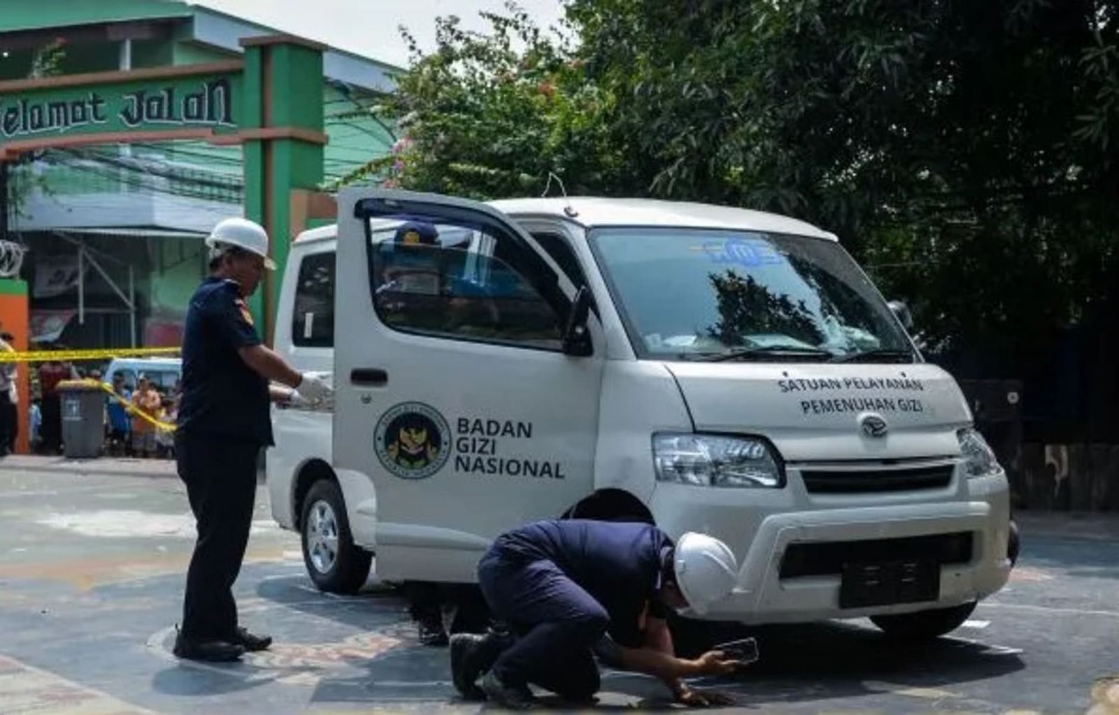 Mobil mbg tabrak siswa SD kalibaru 01