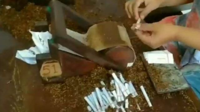 Pekerja Pabrik Rokok