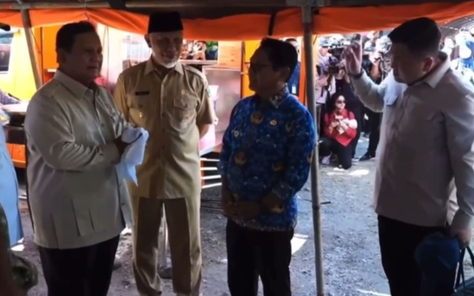 Prabowo Kunjungi Banjir Tapsel Prabowo Kunjungi Banjir Sumatera Barat Sumbar