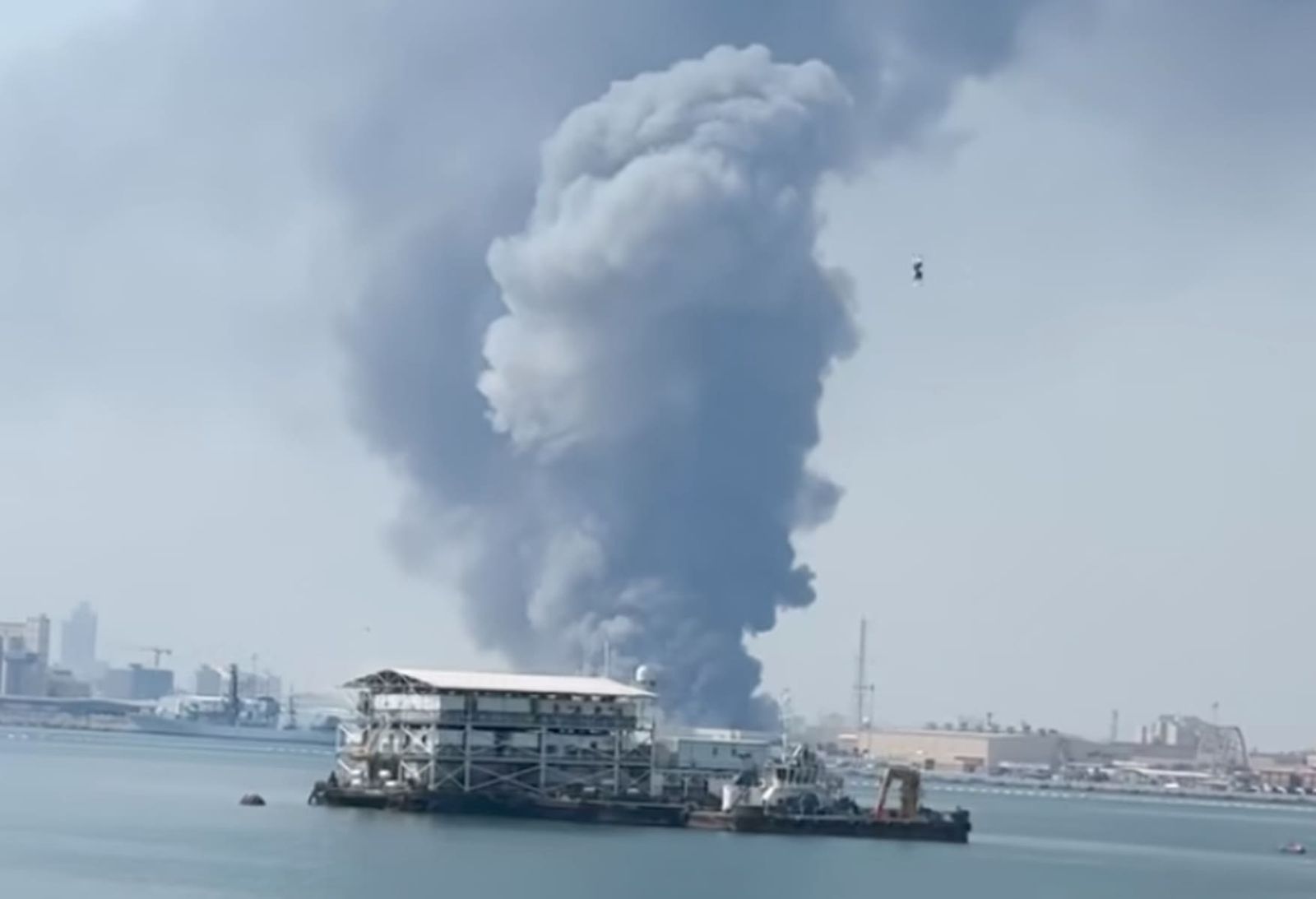 Kapal terbakar selat Hormuz