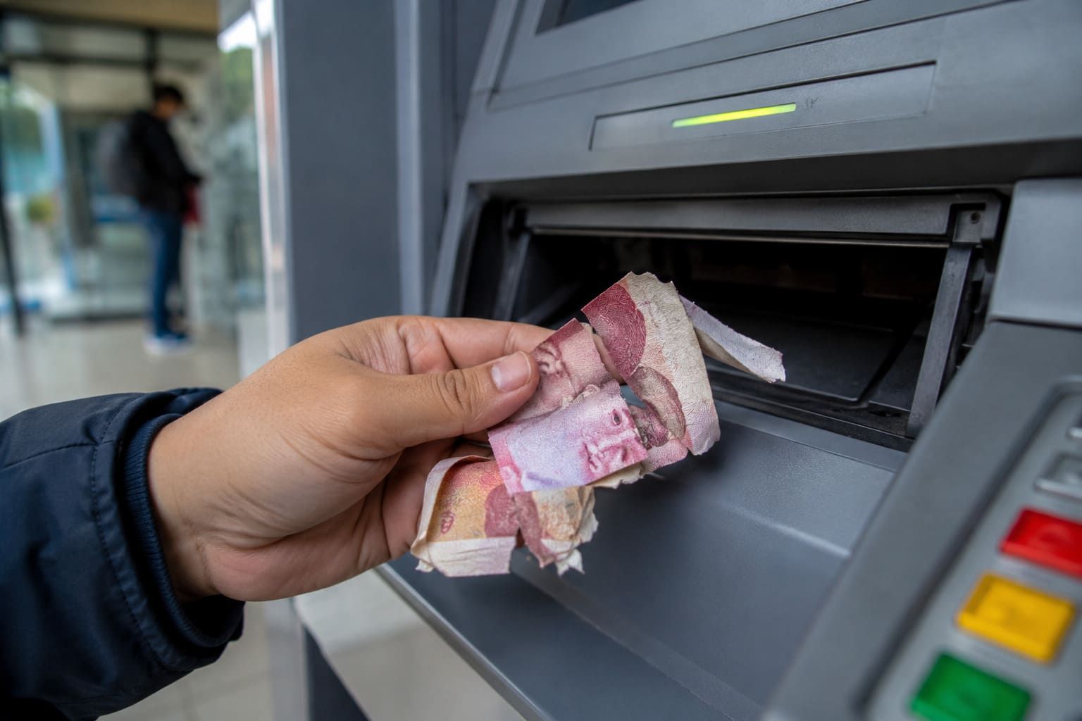 ATM keluarkan uang sobek