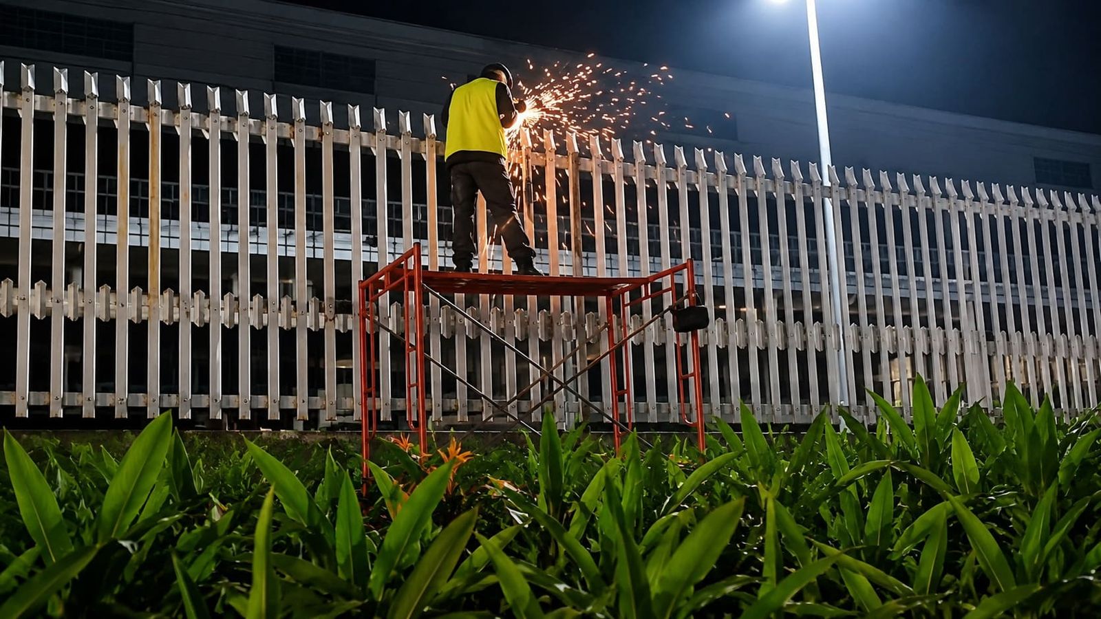 Pagar Besi mal Jakarta