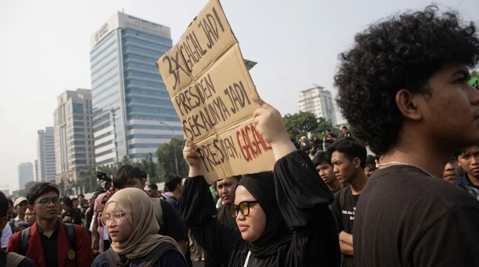 Demo Karhutla MBG DPR